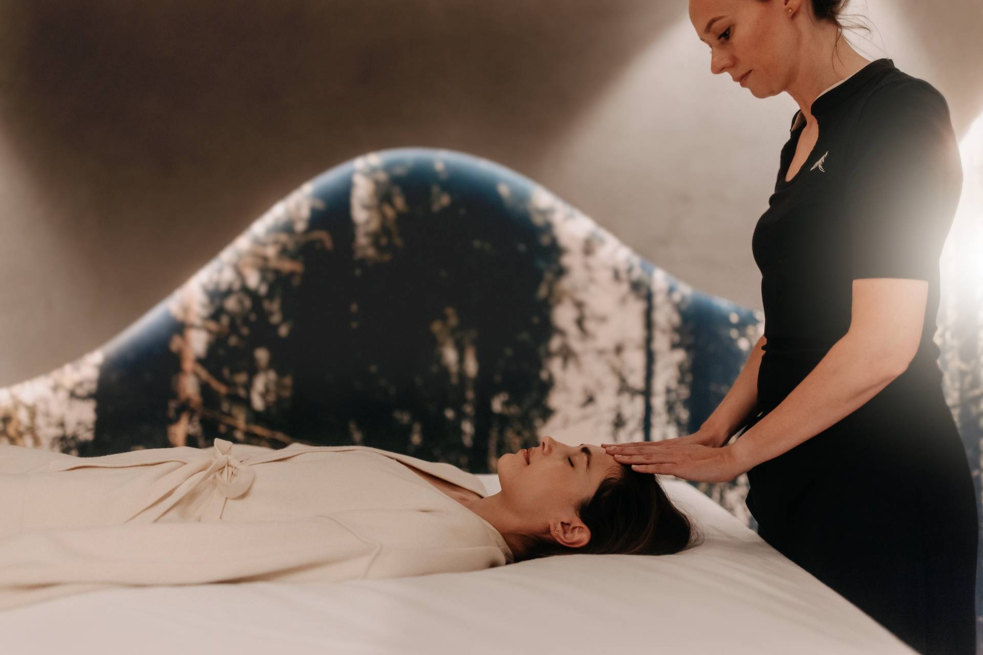 Ruheliegen und Indoorpool für Familien