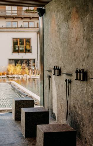 Onsen Waschplatz des Onsen Pool im Seehaus