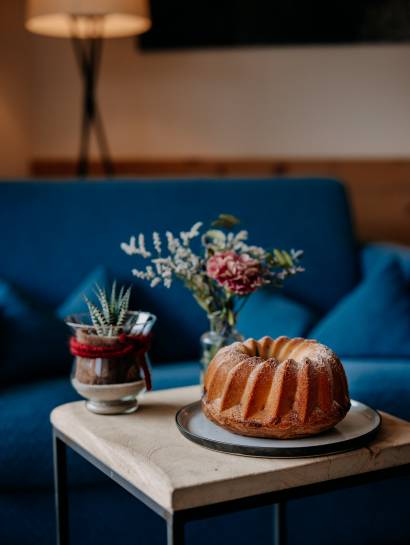 Selbstgebackener Mamorkuchen im Naturhotel Forsthofgut