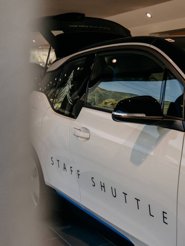 Staff Shuttle Auto des Naturhotel Forsthofgut