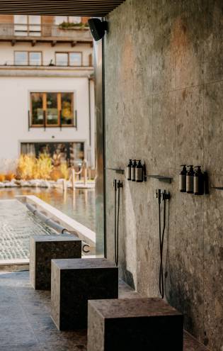 Onsen washing station - Naturhotel Forsthofgut Karriere