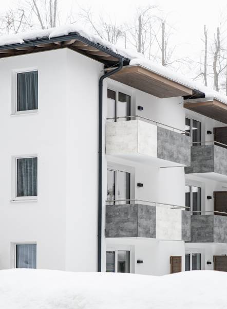 Mitarbeiterhaus des Naturhotel Forsthofgut im Winter